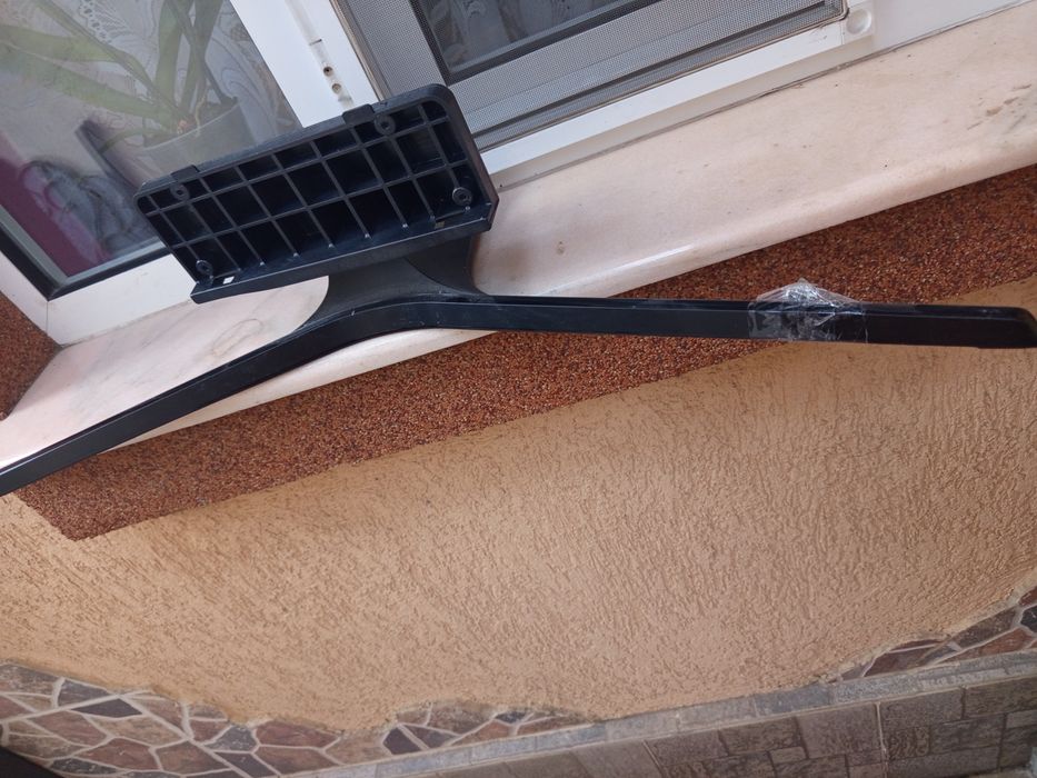 Vând suporți de televizor