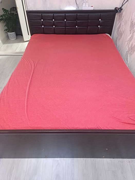 Кровать полтара в хорошем состоянии!