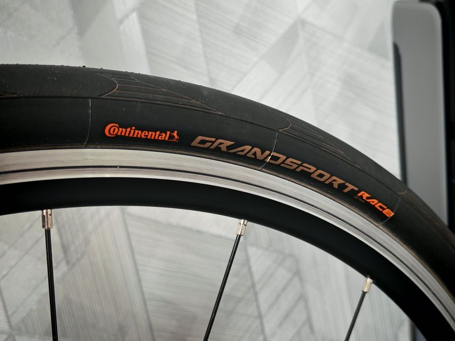 Шоссейный велосипед Giant Contend 1 — Идеальное состояние