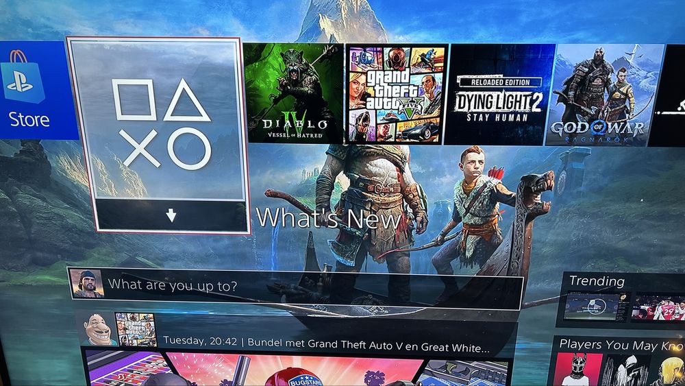 PlayStation 4 Pro 1TB Negru | 2 Controllere | Stand încǎrcare