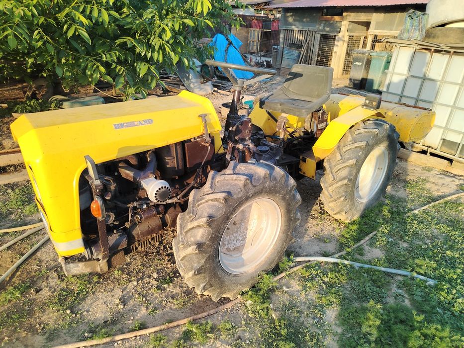 Tractoraș articulat 4×4, marca pasquali
