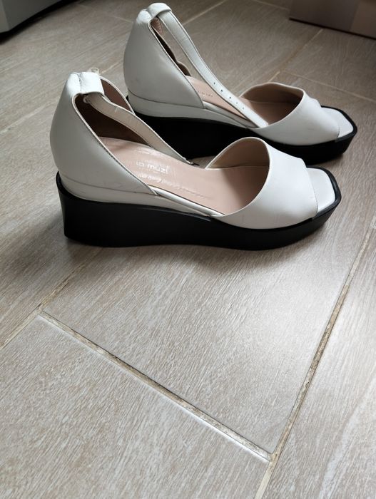 Продам женскую обувь