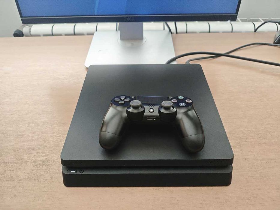 Playstation 4 Slim, със джойстик и кабели, PS4 Slim конзола