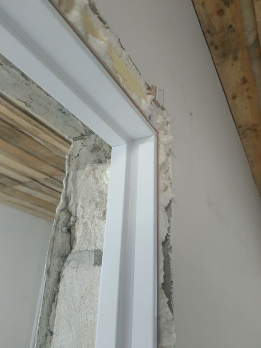 Есік орнату / Установка дверей