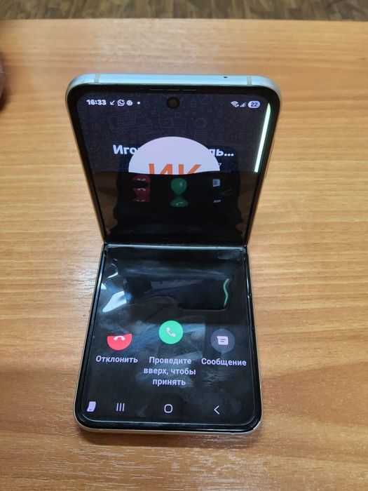 Смартфон Samsung Galaxy Z Flip3