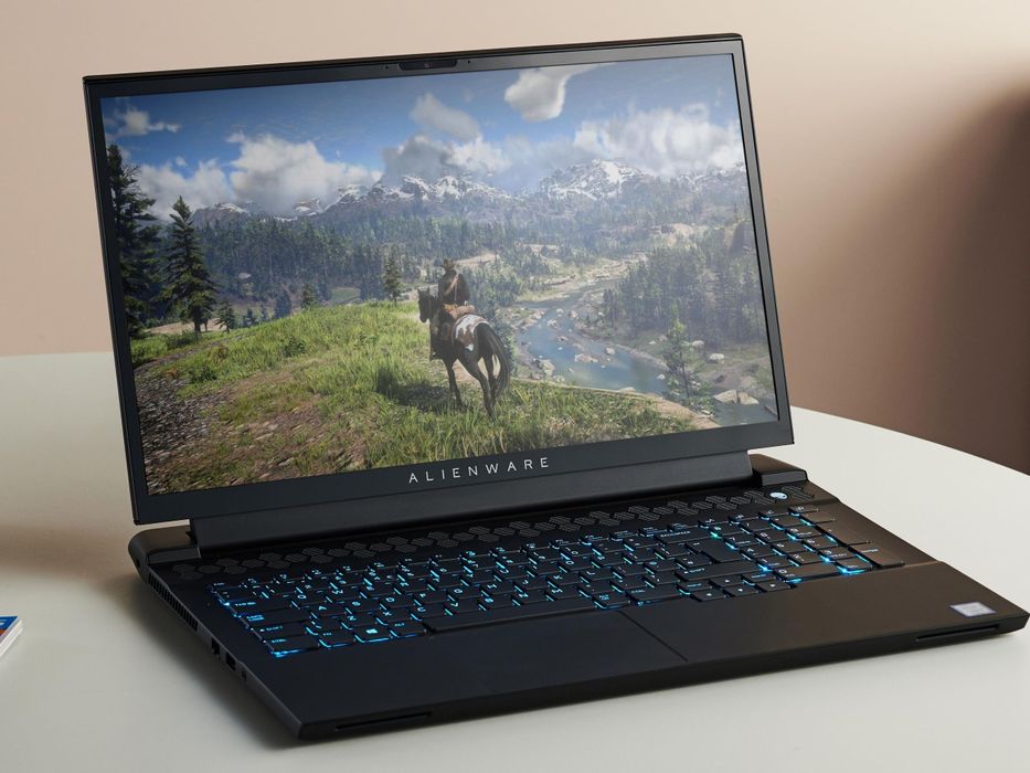 Alienware M17 R2 xolati ideal