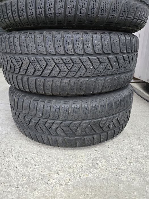 4 Броя 215/60/16 Pirelli 2x5,7mm 2x5mm