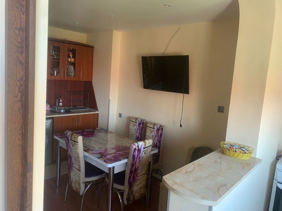 Дава се под наем Тристаен апартамент в Враца, Център - 67 кв.м за 433.5 € - Снимка #2