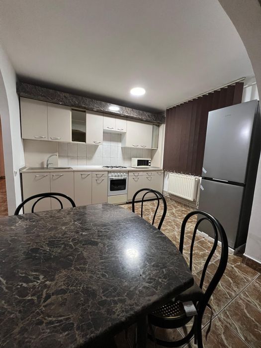 Inchiriez apartament 3 camere MOBILAT