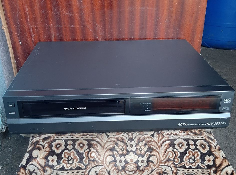 Vând videorecorder blaupunkt stereo rtv-760 în stare bună telecomandă