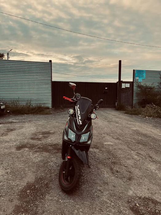 мопед самурай.