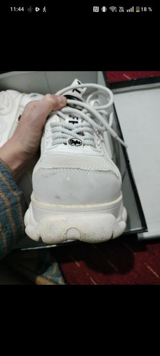 Adidasi Buffalo.