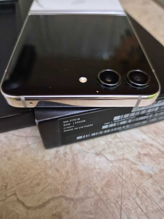 Samsung Galaxy Z Flip5