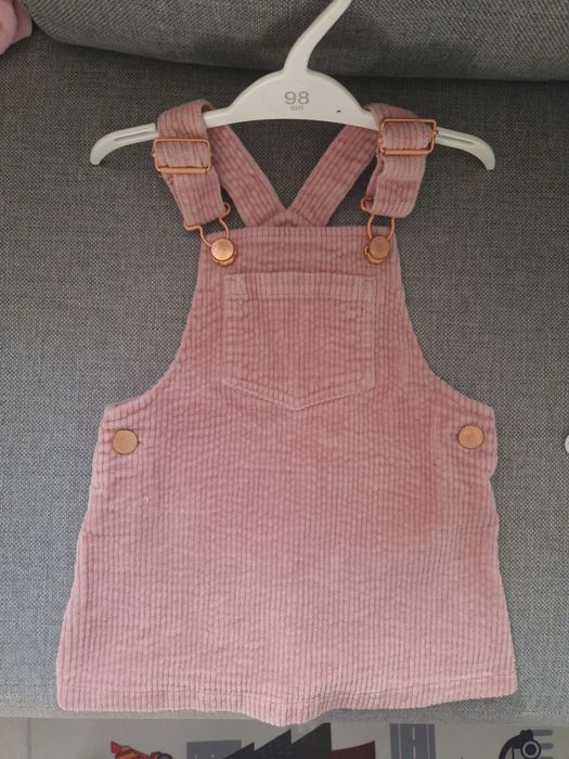 Sarafan / salopetă Next mărimea 9-12, roz pudră, stare foarte bună.