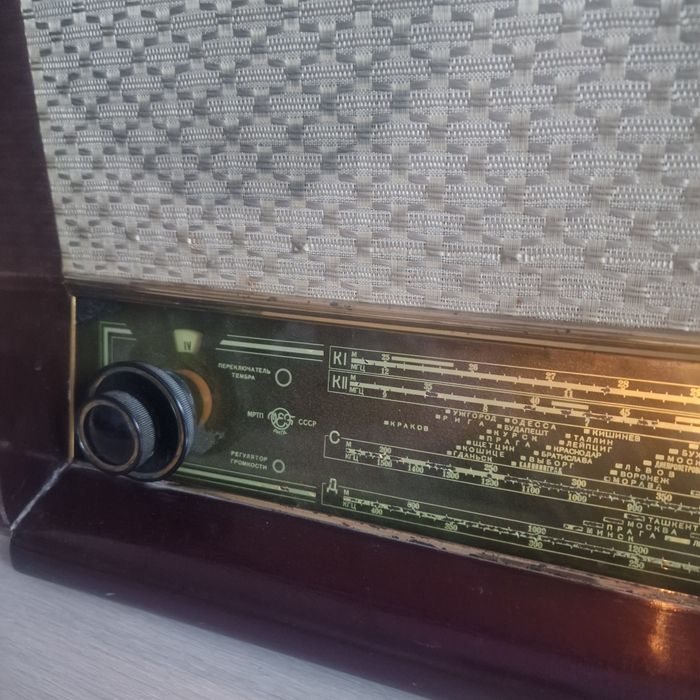 Radio Vef Akkord Rusesc 1950 adaptat cu Bluetooth