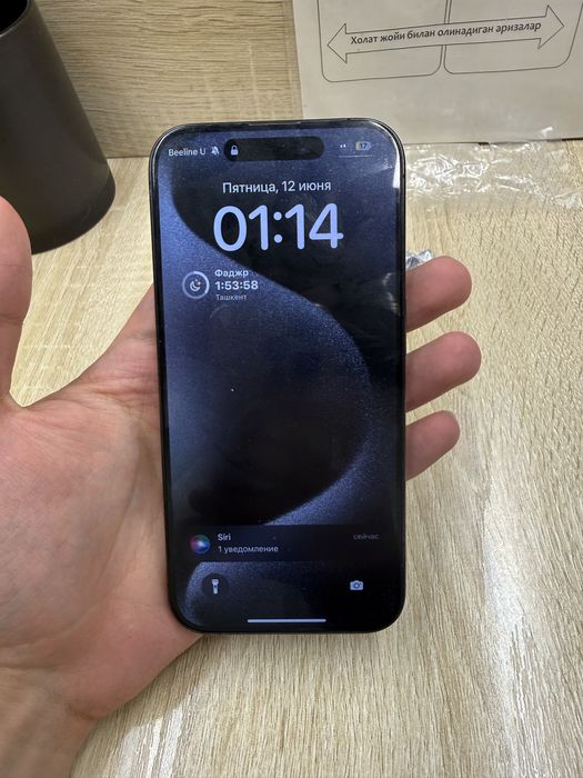Iphone 15 pro qora