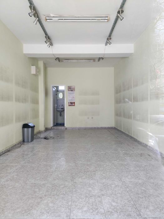 Дава се под наем Магазин в Варна, Спортна зала - 30 кв.м за 306 € - Снимка #1