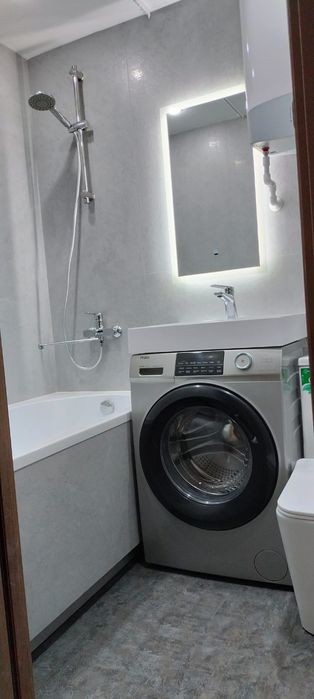 Сантехник с района.