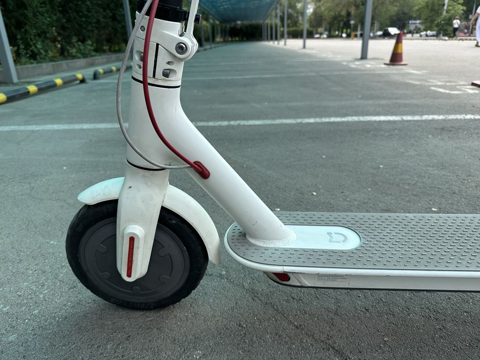 Продам электросамокат Xiaomi MiJia