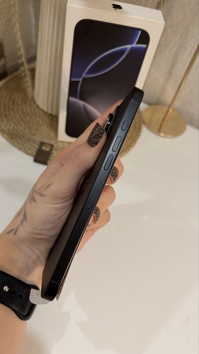Продам iphone 16 pro max 256gb