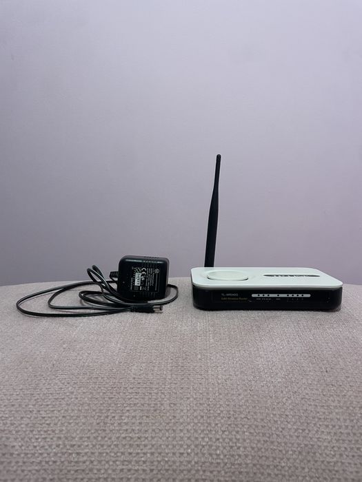 Продавам Рутер TP-Link TL-WR340G с Адаптер