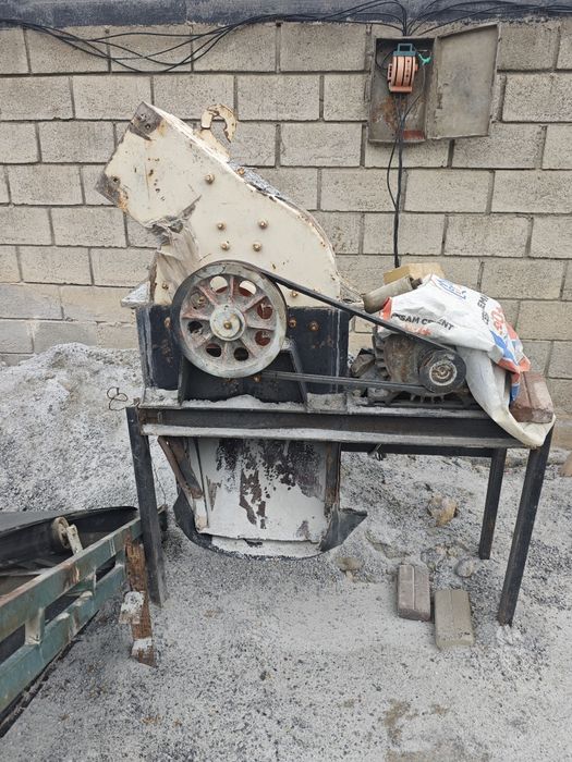 Дробилка, бетона мишалка, лента, сетка. Сотилади срочно