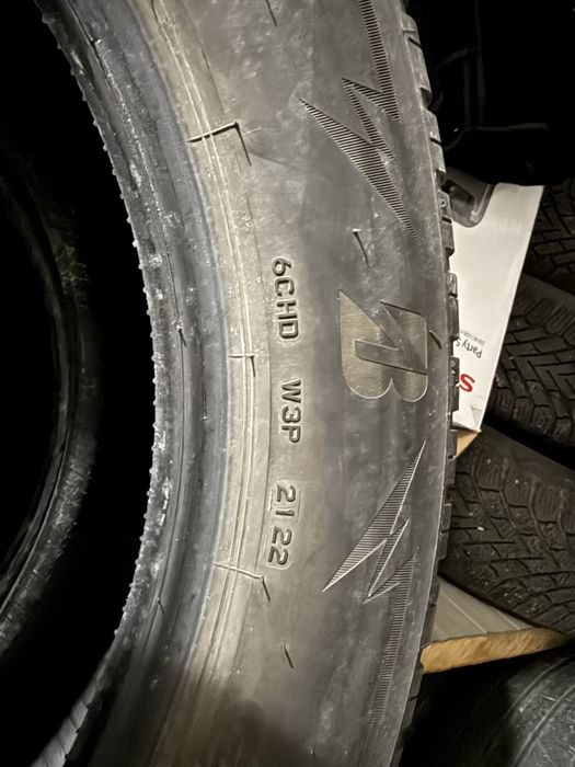Set 4 anvelope iarna Bridgestone 225/60R18 104V dot 2022