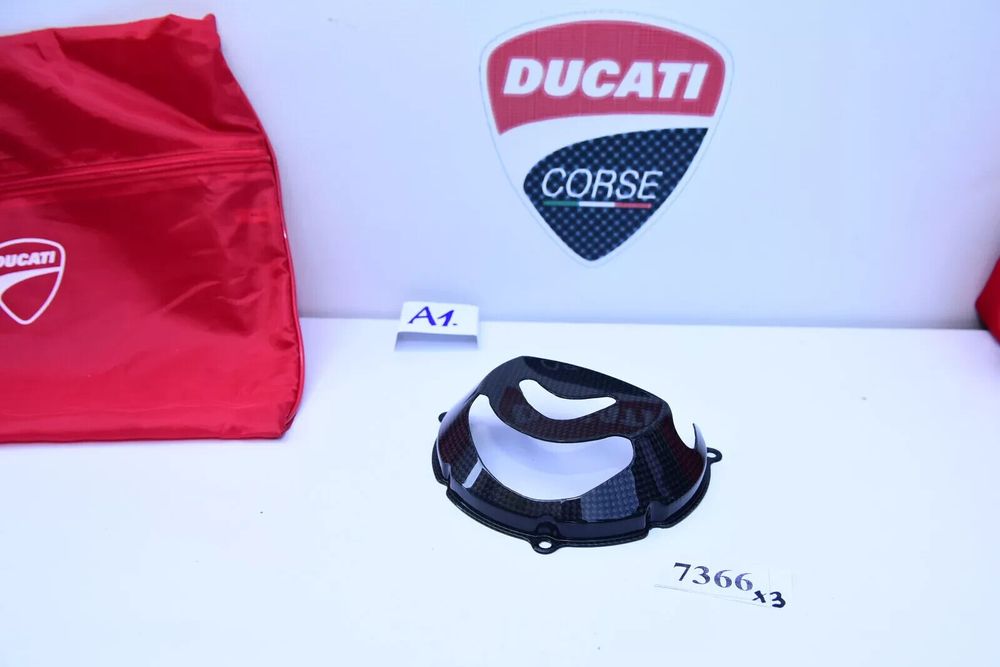Capac ambreiaj carbon lucios Ducati 1198 / Streetfighter 1098