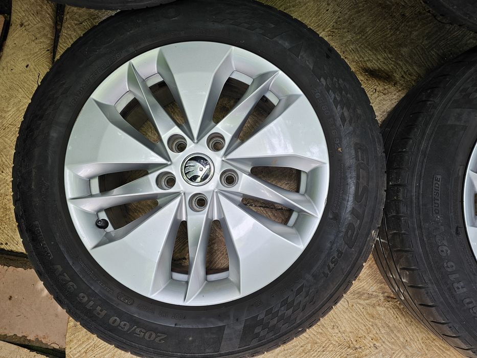 Jante aliaj 16" Skoda Octavia 3/4 Volkswagen cu anvelope vara  205 60 16