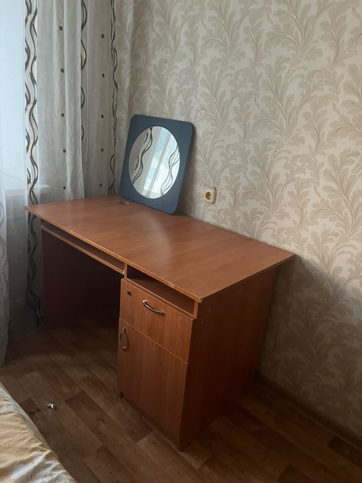 Продам вешалку со столом