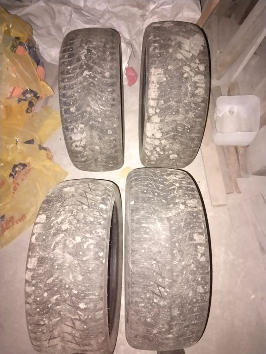 Продам комплект зимних шин