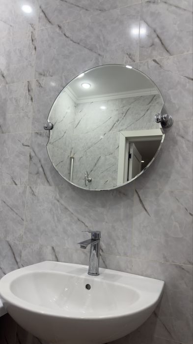 Зеркало круглое с креплением отличное