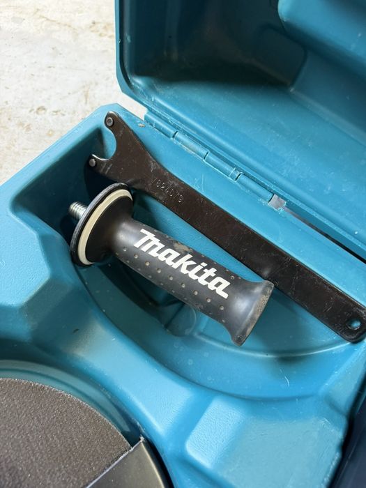 Makita DGA900 230mm