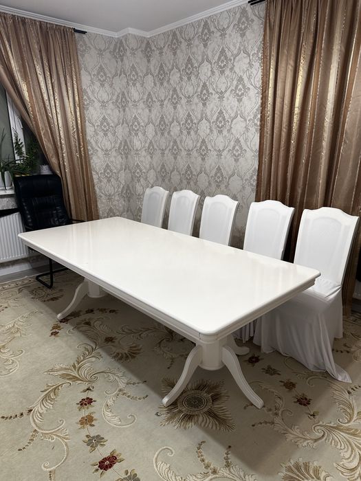Стол со стульями