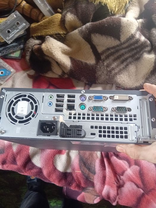 продавам настолен компютър