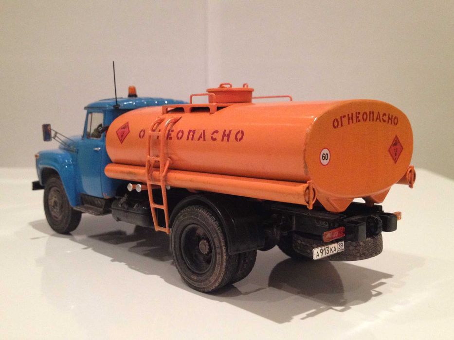 Сборная модель - Автоцистерна ТСВ-6 (ЗИЛ-130) 1/43 AVD Models