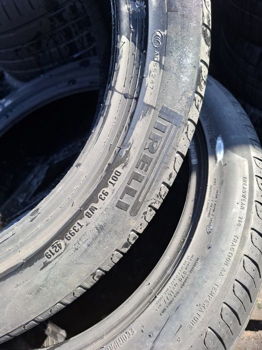 Vand 2  anvelope 235 45 18 pireli bune de vara