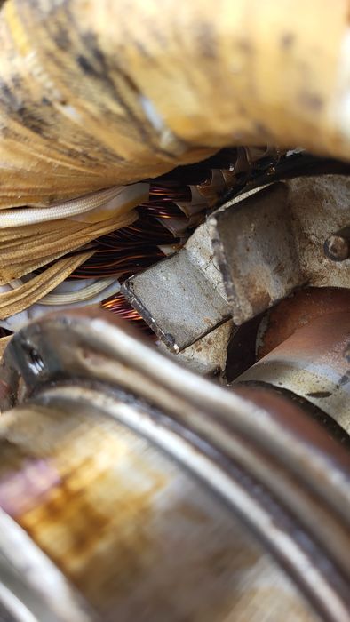 Vînd motor electric 380v are între 18 si 22 kw 1500rm