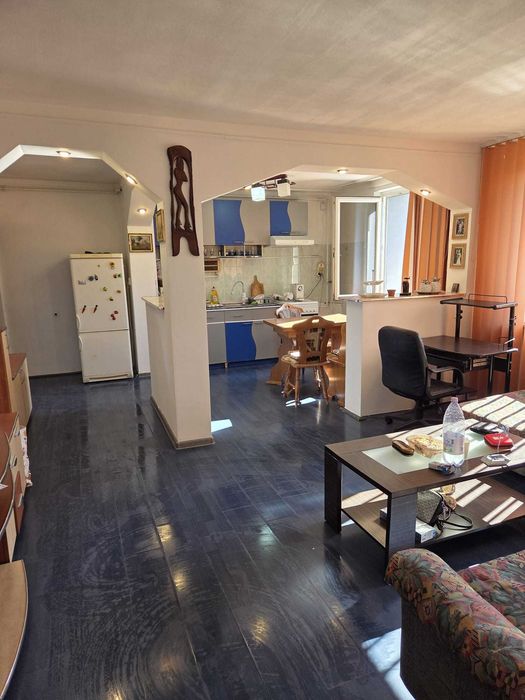 Vand Apartament 3 camere Tel 00436763622107
