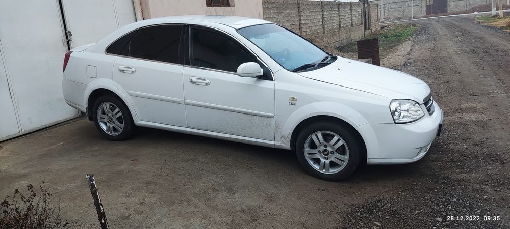 Lasetti sotiladi 1.8mator 2010yili