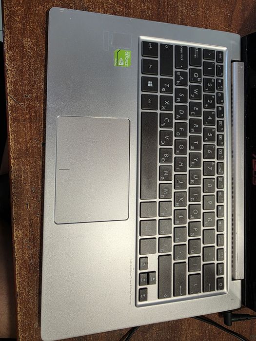 Преносим компютър asus  ux303l