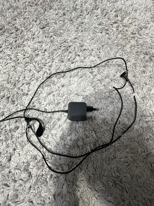 Laptop ASUS-design slim, stare foarte bună