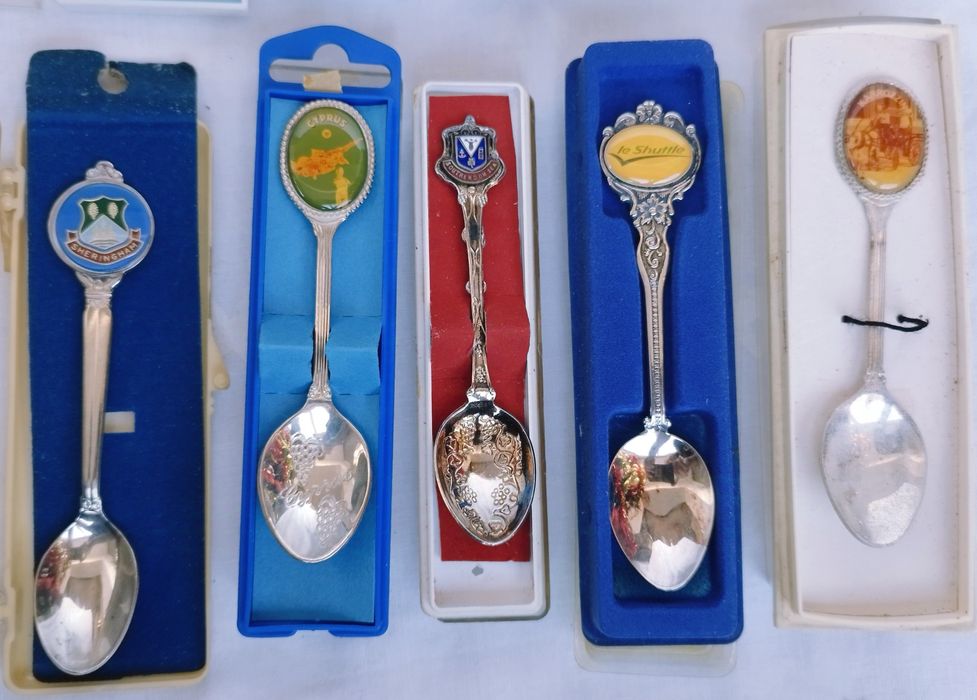 Lot 10 lingurite suvenir placate cu argint, de colectie, din anul 1990