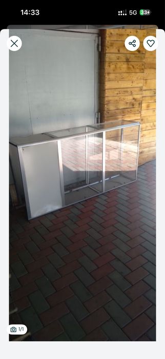 Витрина стеклянныи 2 метр