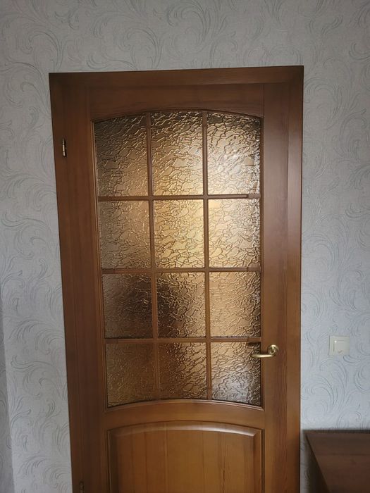 Замена разбитого стекла, зеркало,стеклопакета. Замена стекла на двери