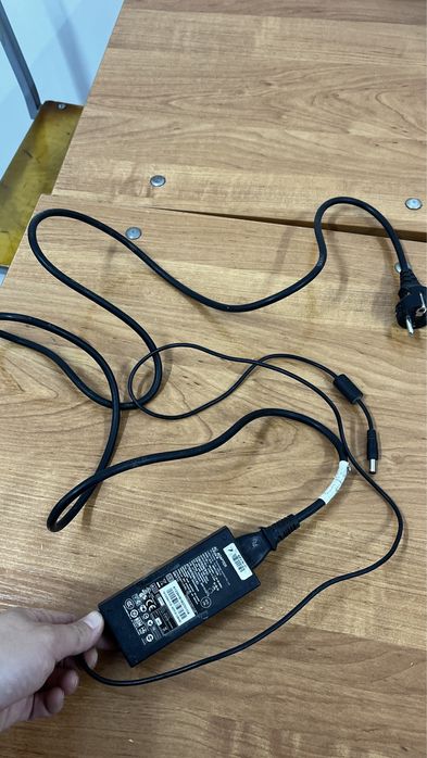 Универсальный зарядник для ноутбука