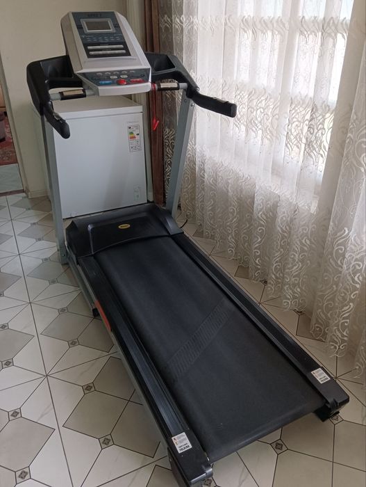 Срочно продается беговая дорожка в отличным состояние!