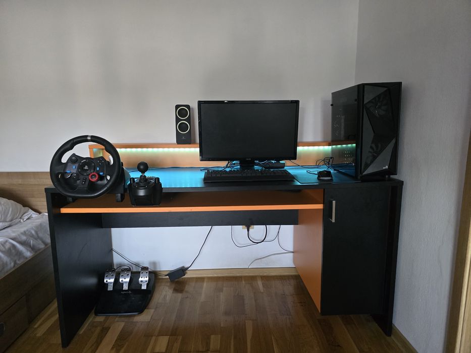 URGENT | Birou Gaming Kring - Iluminare LED - 160x94x69 cm