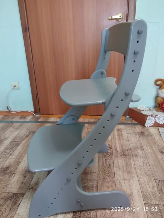 Школьный стул б/у