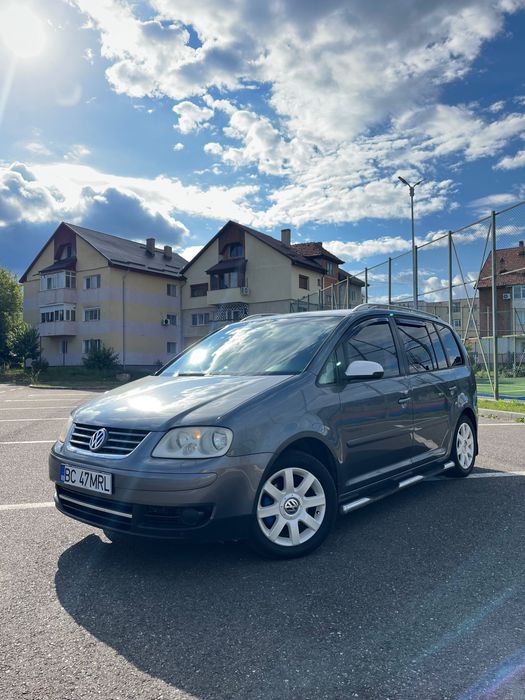 VOLKSWAGEN Touran